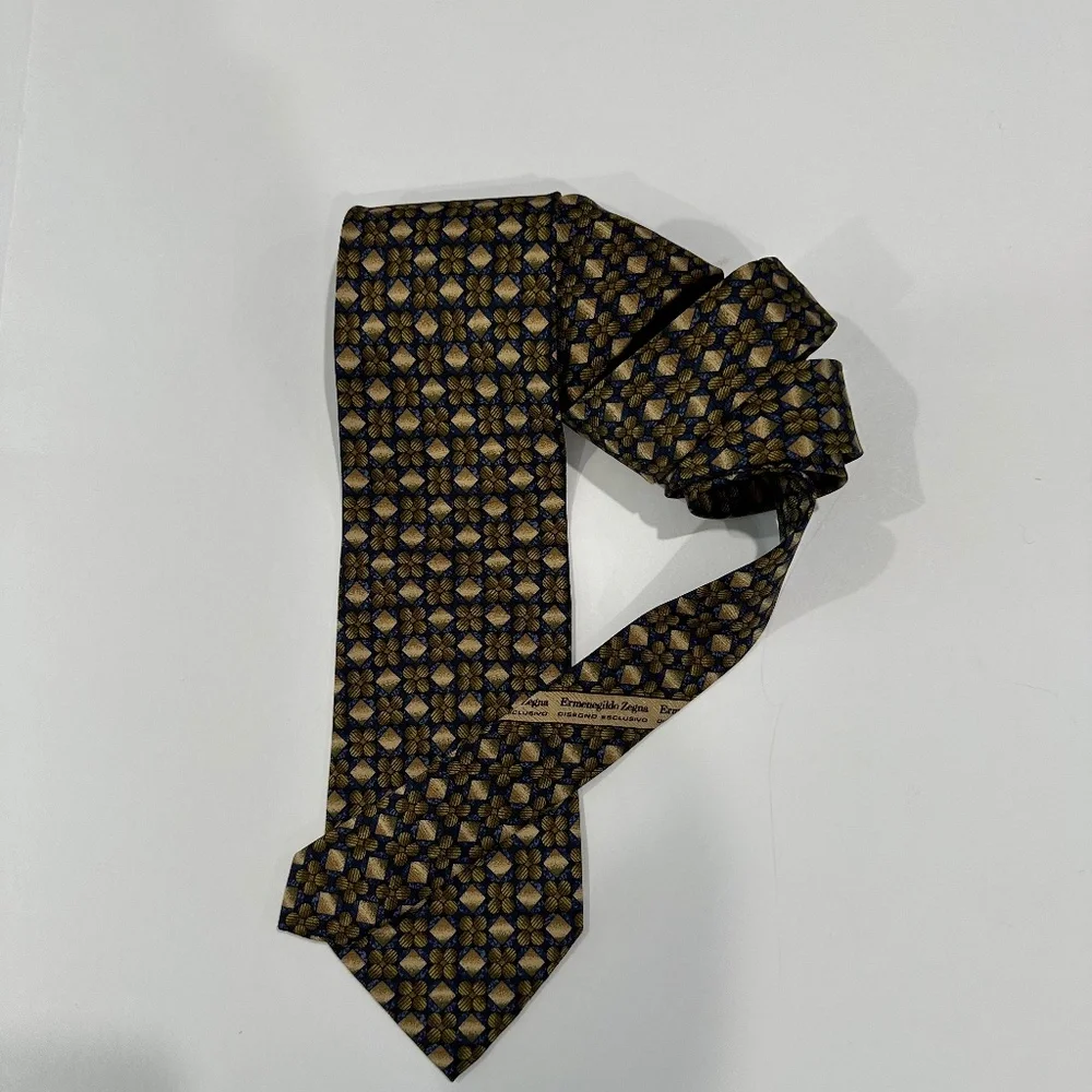 Men's ERMENEGILDO ZEGNA classic neck tie.